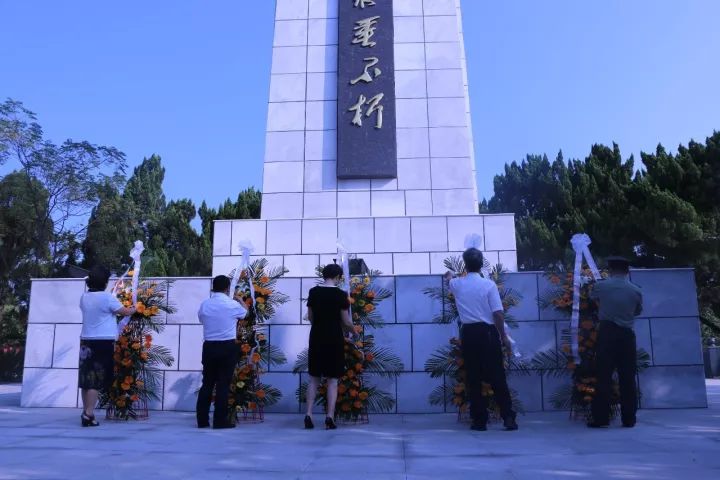 �����ؾ��е��ĸ���ʿ�������Ҽ����ջ